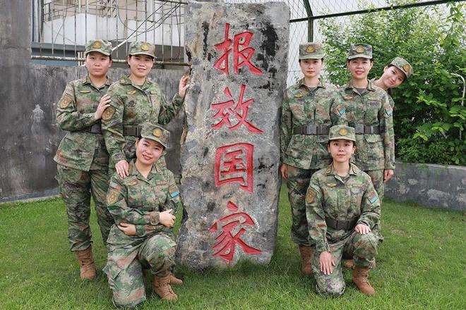 探索新时代女性力量，21新军装女兵的风采，新时代女性力量璀璨闪耀，21世纪女兵军装风采展现独特力量