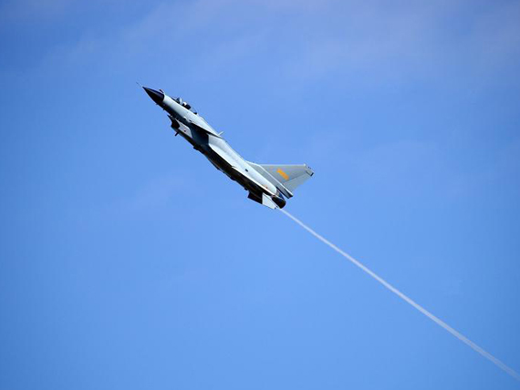 歼十表演战机，空中雄狮的图片展示与解析，歼十表演战机，空中雄狮图片展示与深度解析