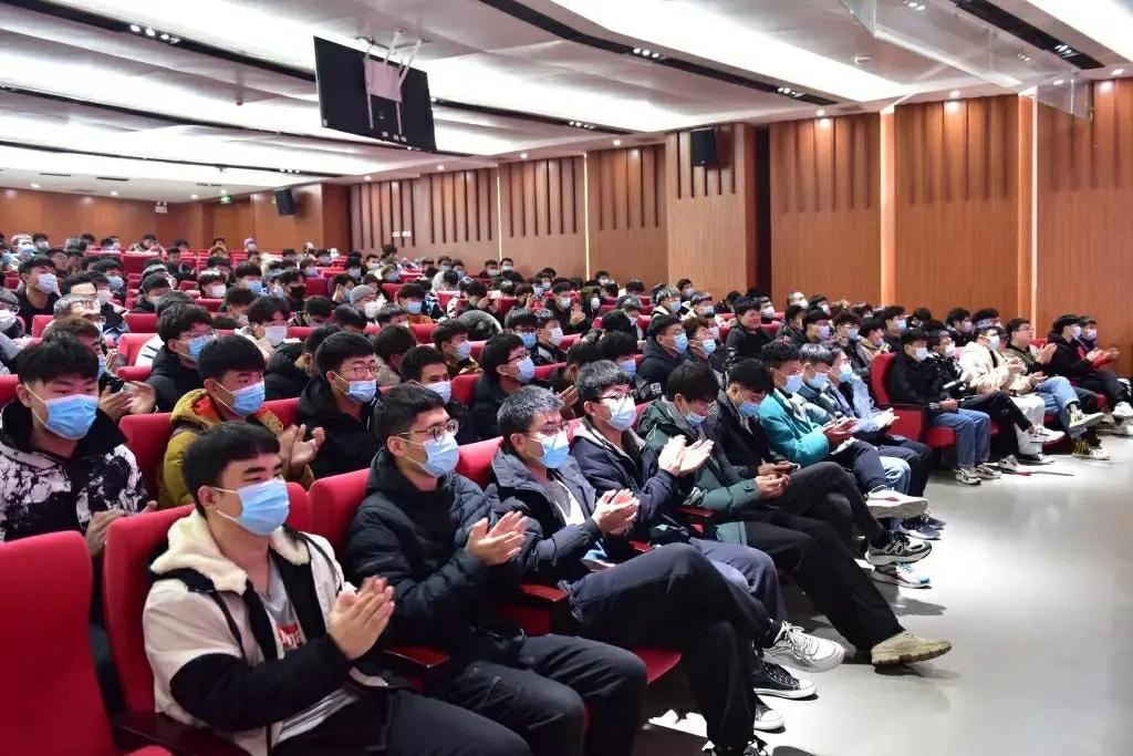 因疫情下的挑战,探讨2021秋季征兵的变化与适应策略,疫情背景下的挑战与适应策略,2021秋季征兵变化探讨