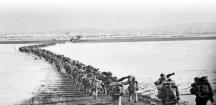 跨过鸭绿江,回望那段不朽的历史(1950年),回望历史,跨过鸭绿江的不朽篇章(1950年代)