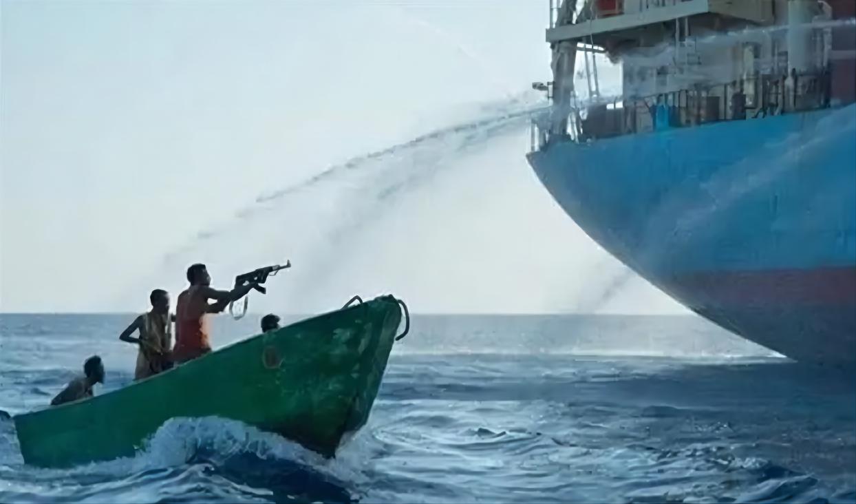 中国海军与海盗交战真实视频,揭示海盗威胁与海军力量的较量,中国海军与海盗交战实录,海军力量与海盗威胁的较量