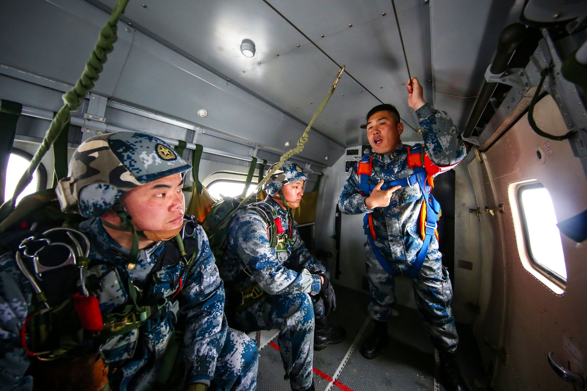 揭秘空降兵第十五军特种空降旅，荣耀与使命并存，揭秘特种空降旅，荣耀与使命共存的空降兵第十五军特种空降旅