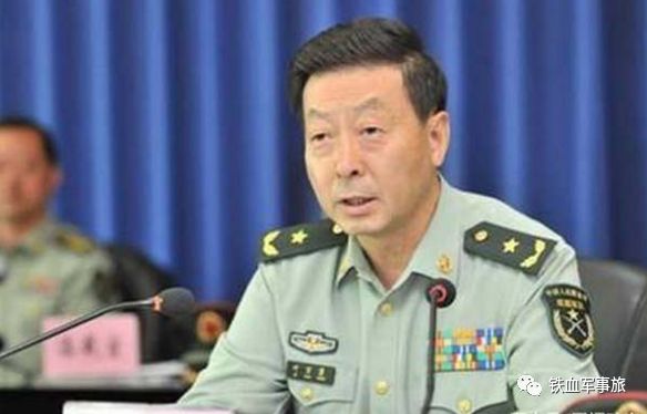 集团军司令是中将吗？解析军队职务与军衔的关系，集团军司令的军衔解析，职务与军衔之间的关系探讨