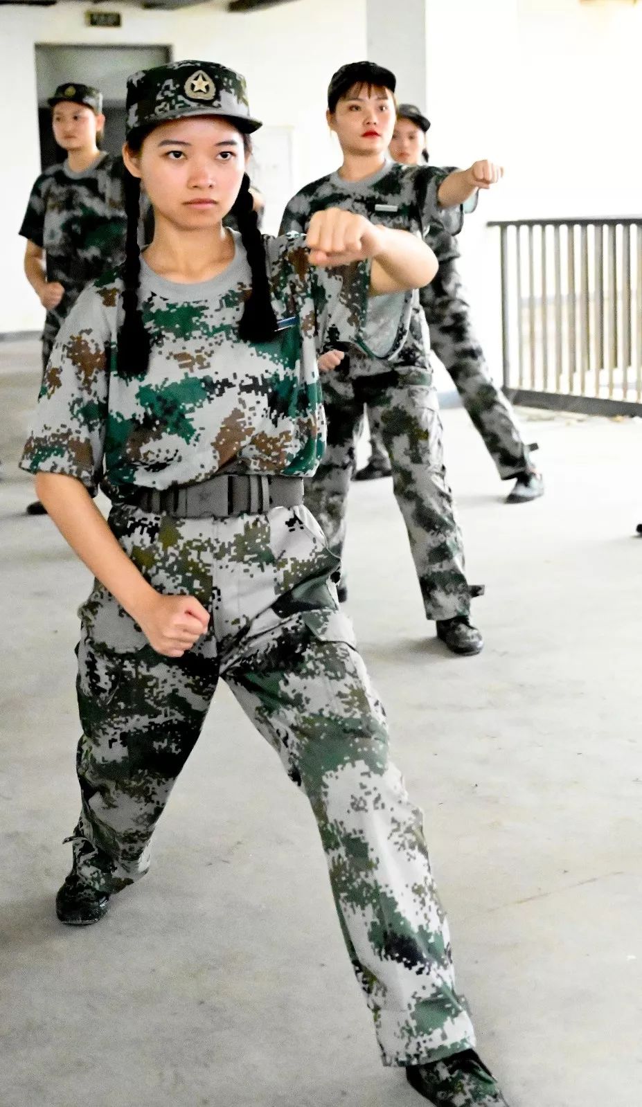 军绿色迷彩服的面貌与魅力，军绿色迷彩服的面貌与独特魅力