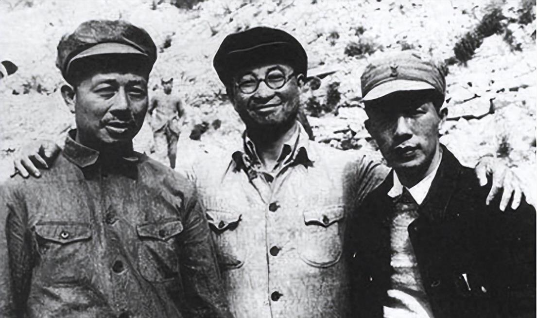 戴眼镜可以报考军校吗？详解视力要求与应对策略，戴眼镜能否报考军校？视力要求详解及应对策略探讨