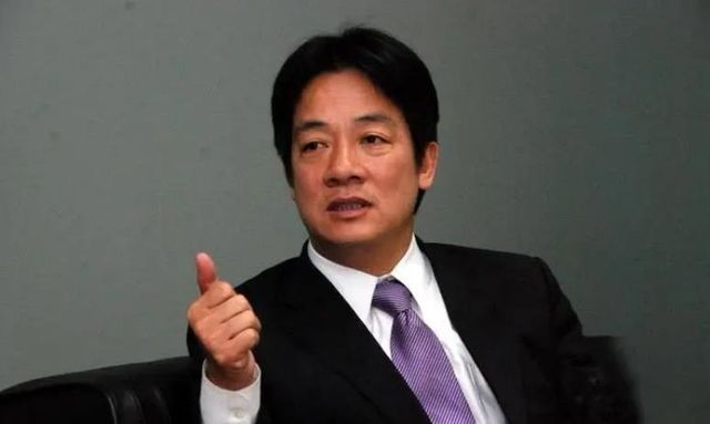 军事频道男主持人照片，聚焦镜头下的英勇形象，军事频道男主持人照片，镜头下的英勇战士风采