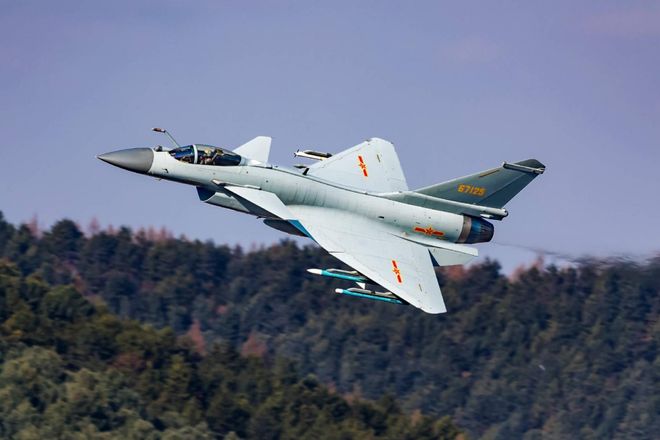歼10机库，探索中国空军现代化的重要窗口，歼10机库，中国空军现代化进程的展示窗口