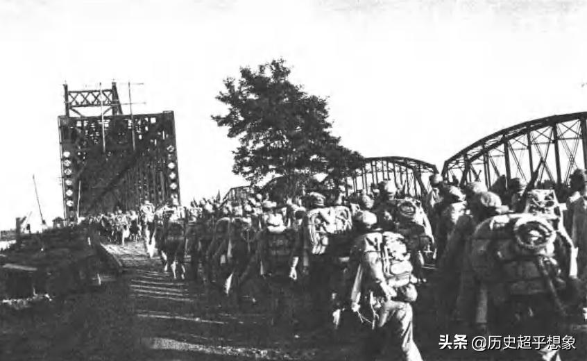 1950年11月中国人民志愿军发起的伟大战役，抗美援朝战争中的伟大战役，中国人民志愿军在1950年冬季的英勇出击