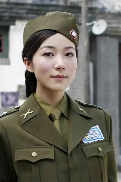 军装美女，坚韧与柔美的独特魅力，军装美女，坚韧与柔美的独特魅力展现