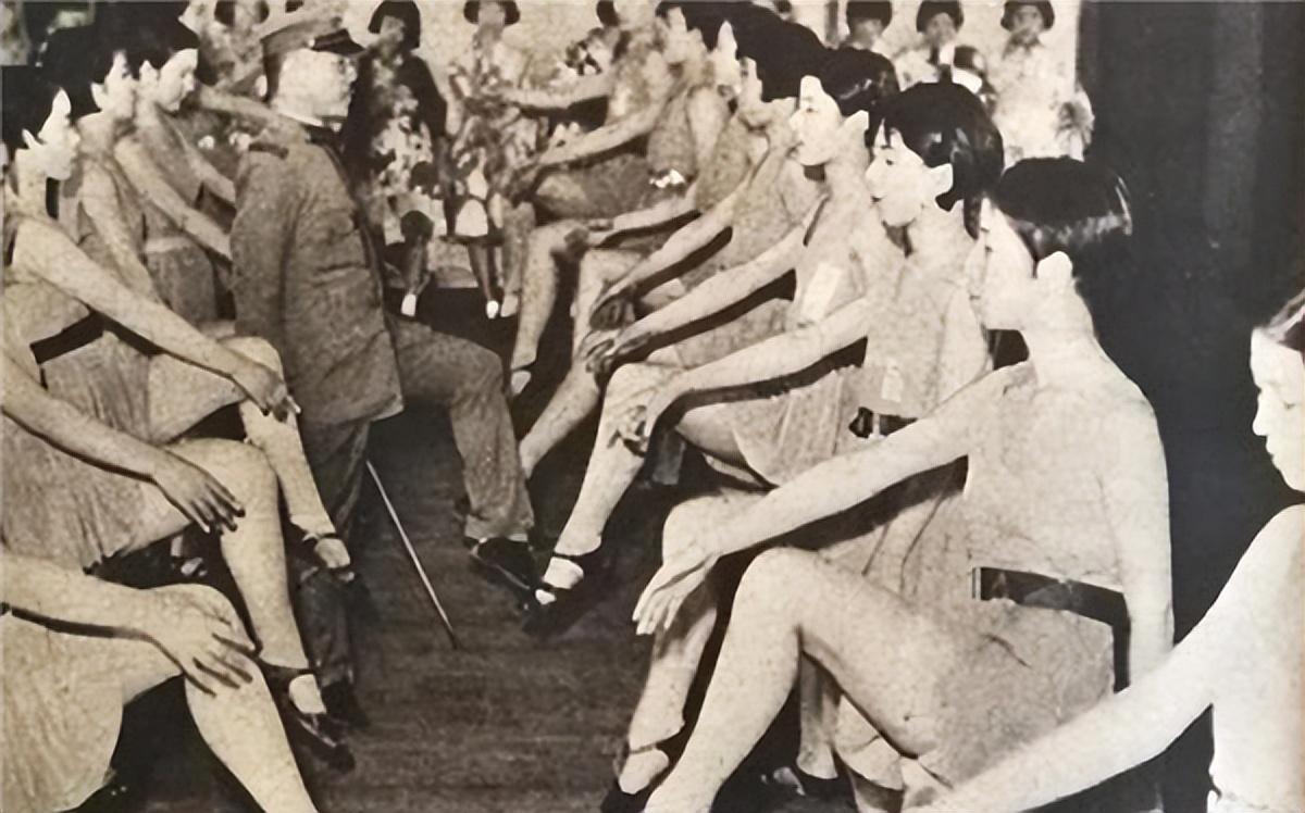 荣耀与力量（或标志）