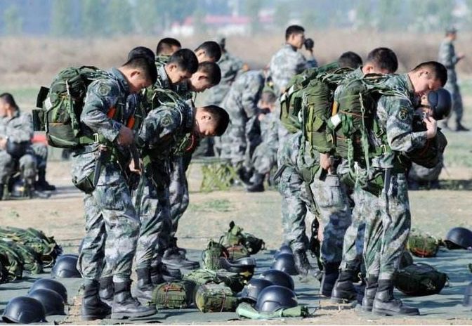 中国特种兵中的肌肉女战士,力量与柔美的完美结合,中国特种兵中的肌肉女战士,力量与柔美的极致融合