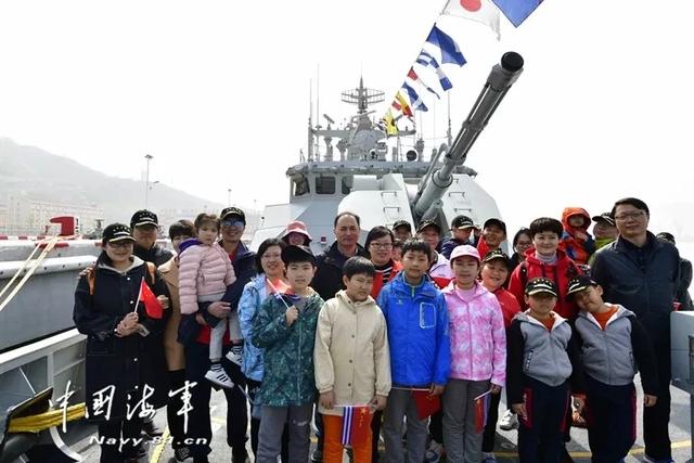 海军节军营开放日,展现海军风采,深化军民融合,海军节军营开放日,展现风采,军民融合共进