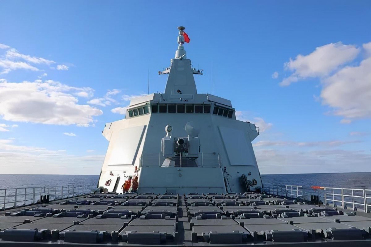央视揭秘，中国海军新成员，172驱逐舰正式服役，央视揭秘，中国海军新成员172驱逐舰正式服役亮相海域