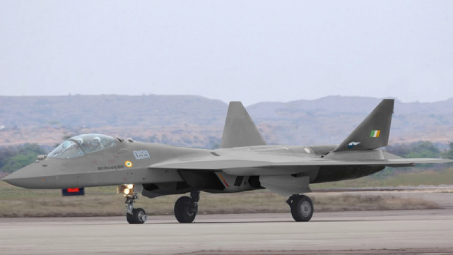 亚洲首款五代半战机亮相,引领航空新时代的里程碑事件,亚洲首款五代半战机亮相,航空新时代里程碑事件揭秘