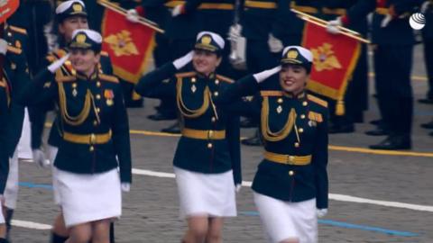 中国女兵仪仗队在俄罗斯的盛大阅兵，中国女兵仪仗队在俄罗斯盛大阅兵展现风采