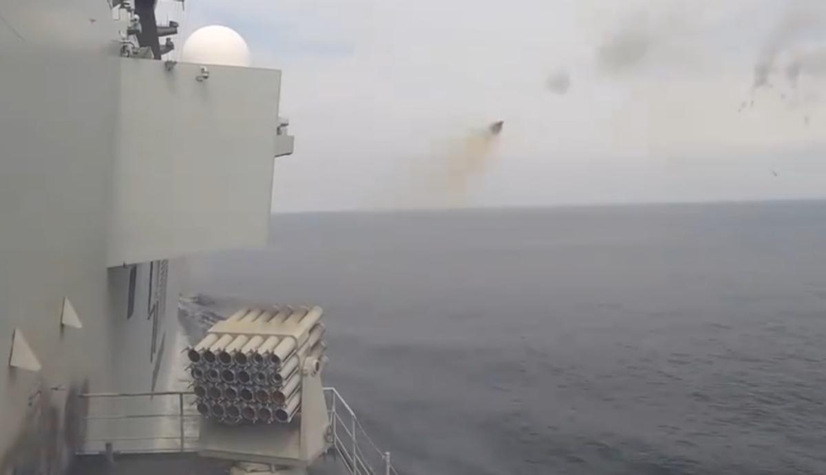 广西舰,中国海军新力量——075型两栖攻击舰二号舰的崛起,广西舰崛起,中国海军新力量——075型两栖攻击舰二号舰震撼登场