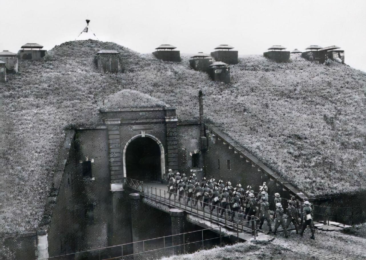 古斯塔夫巨炮，钢铁巨兽的震撼面貌，古斯塔夫巨炮，钢铁巨兽的震撼风采