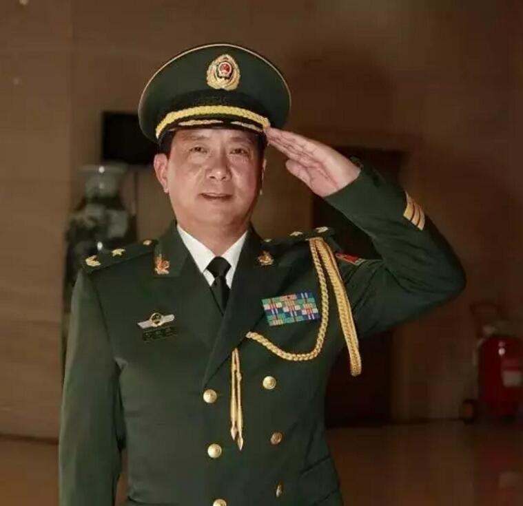 独臂将军丁小军,生平简历与非凡人生,独臂将军丁小军,生平简历与非凡人生的传奇故事