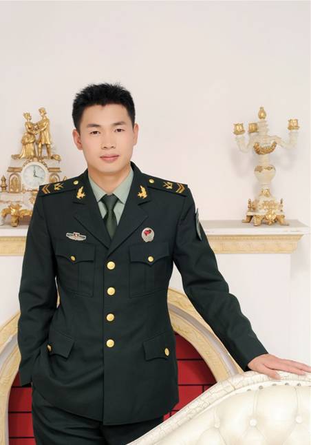 现役军装图片，展现时代风貌与荣耀使命，现役军装风采，时代风貌与荣耀使命的展现