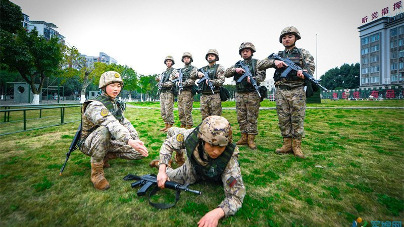 军旅网图片大全，展现铁血军人的风采，铁血军人的风采尽在军旅网图片大全