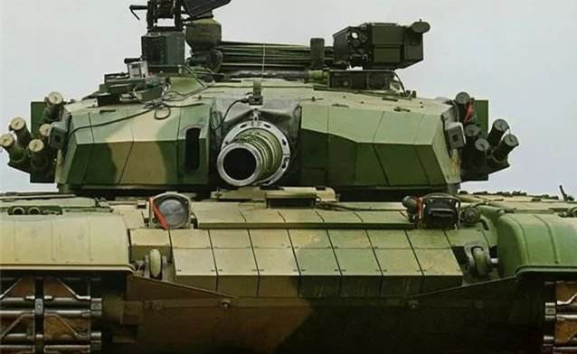 中国陆军利器,深度对比15式轻型坦克与99A主战坦克,中国陆军利器,深度对比15式轻型坦克与99A主战坦克性能解析