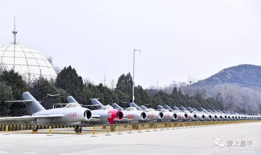 中国空军成立时间与地点，历史沿革及重要意义，中国空军成立史，时间、地点、沿革及其重大意义