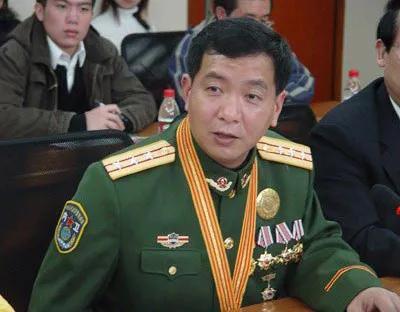 独臂英雄的伴侣，丁晓兵妻子的坚韧与力量，独臂英雄的伴侣，丁晓兵妻子展现坚韧与力量