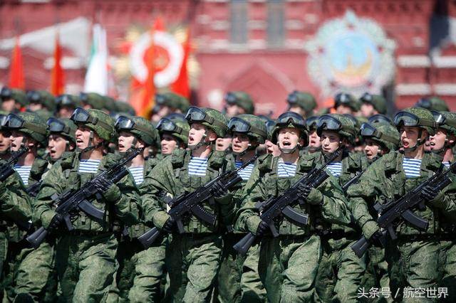 喀秋莎的震撼,俄罗斯阅兵中的壮丽瞬间,喀秋莎震撼瞬间,俄罗斯阅兵壮丽画面展示