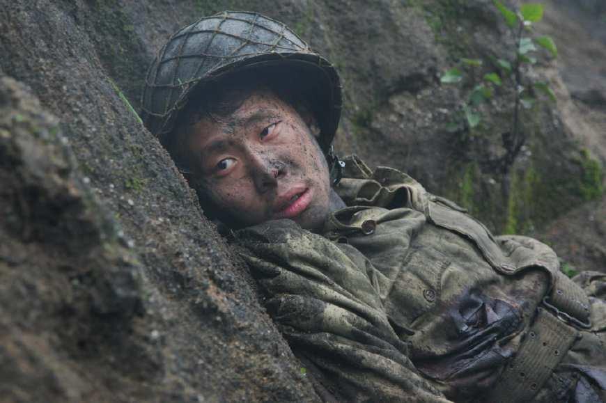 手榴弹在裤裆里爆炸，一场生与死的考验，手榴弹危机，生与死的瞬间考验