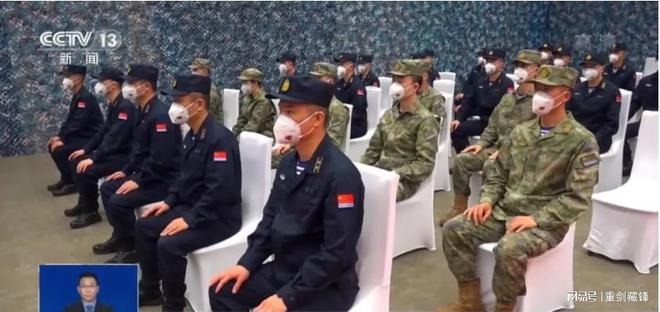 探索未来，走近中国海军的崭新形象——21世纪海军作训服，中国海军崭新形象探索，21世纪海军作训服与未来展望