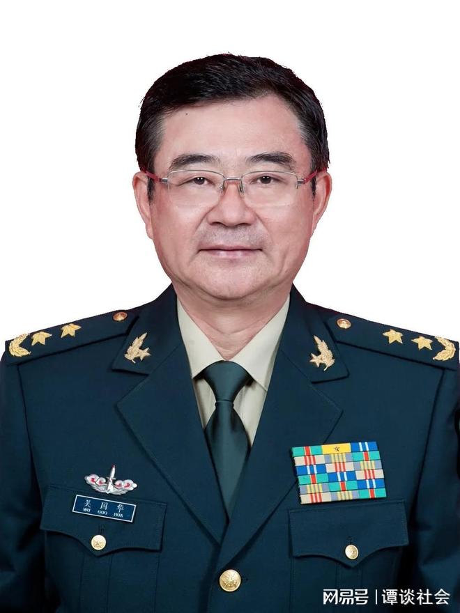 新疆火箭军司令员，肩负重任，铸就军魂，新疆火箭军司令员肩负重任，铸就军魂伟业