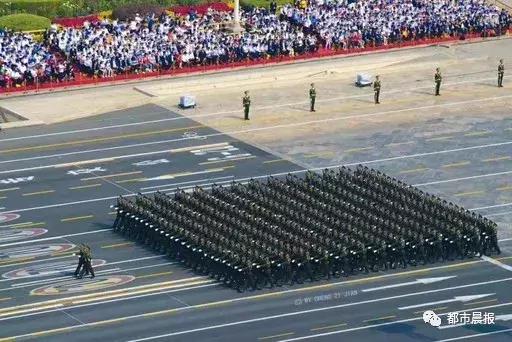 荣耀与骄傲——记中国女兵方队的风采展现于2012年阅兵盛典，中国女兵风采闪耀阅兵盛典，荣耀与骄傲的传承