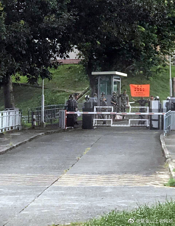 石岗军营大门，历史的印记与时代的象征，石岗军营大门，历史的印记与时代的标志