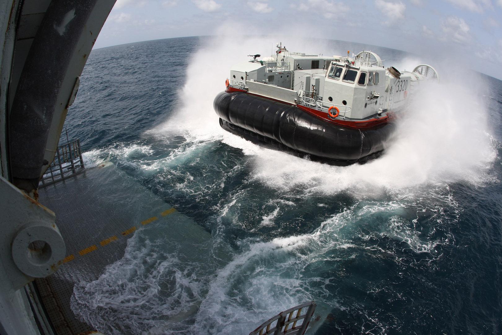 亚丁湾护航的真实原因,亚丁湾护航背后的真相与原因揭秘