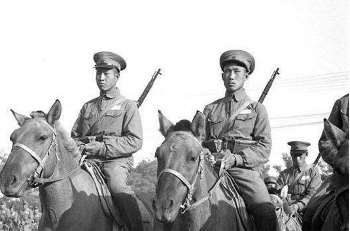 八一勋章的荣誉,彰显英雄本色,铸就时代荣光,八一勋章,彰显英雄本色,铸就时代荣光荣耀时刻