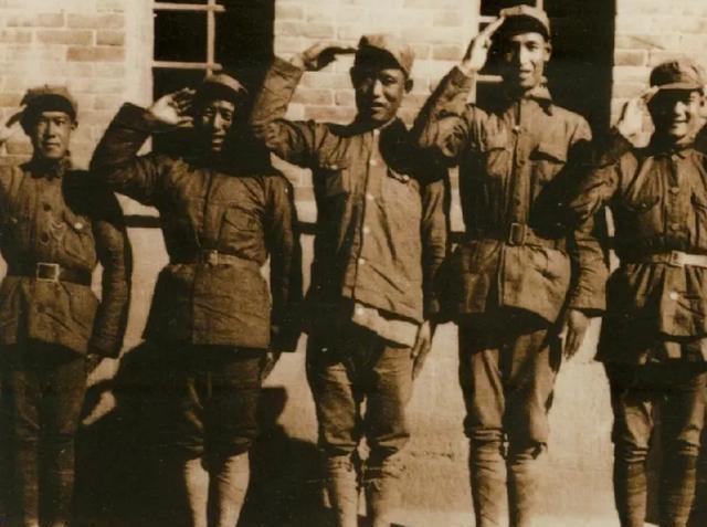 八一勋章的荣誉,彰显英雄本色,铸就时代荣光,八一勋章,彰显英雄本色,铸就时代荣光荣耀时刻
