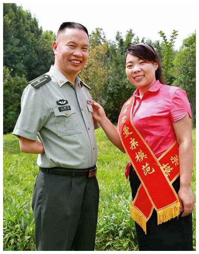独臂将军丁小军的背后,他的老婆的故事,独臂将军丁小军背后的女人故事