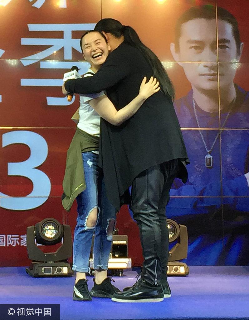 中国最漂亮女的歌星图片——璀璨音乐界的璀璨明珠，璀璨音乐界明珠，中国最美女歌星图片集萃