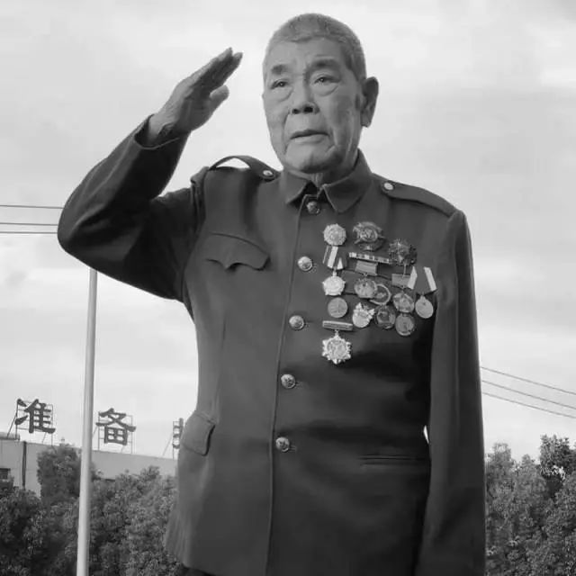 电影上甘岭原型师长——英勇无畏的指挥巨擘,电影上甘岭原型师长,英勇指挥巨擘的荣耀之路