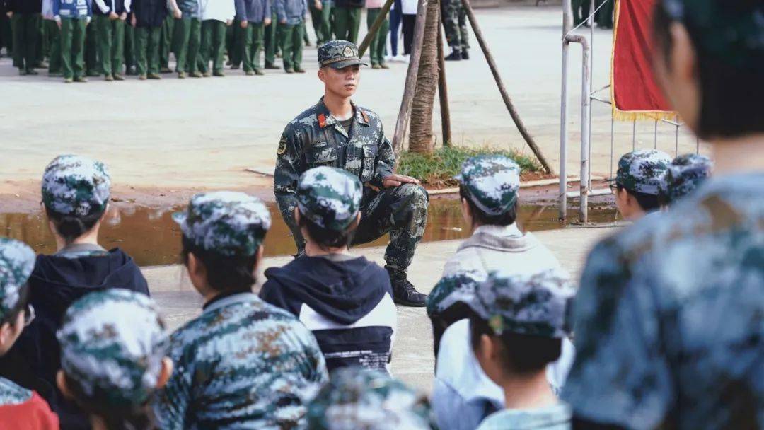 九图军事哥哥,铁血荣光背后的温情与担当,铁血荣光背后的温情与担当,军事哥哥的九图故事