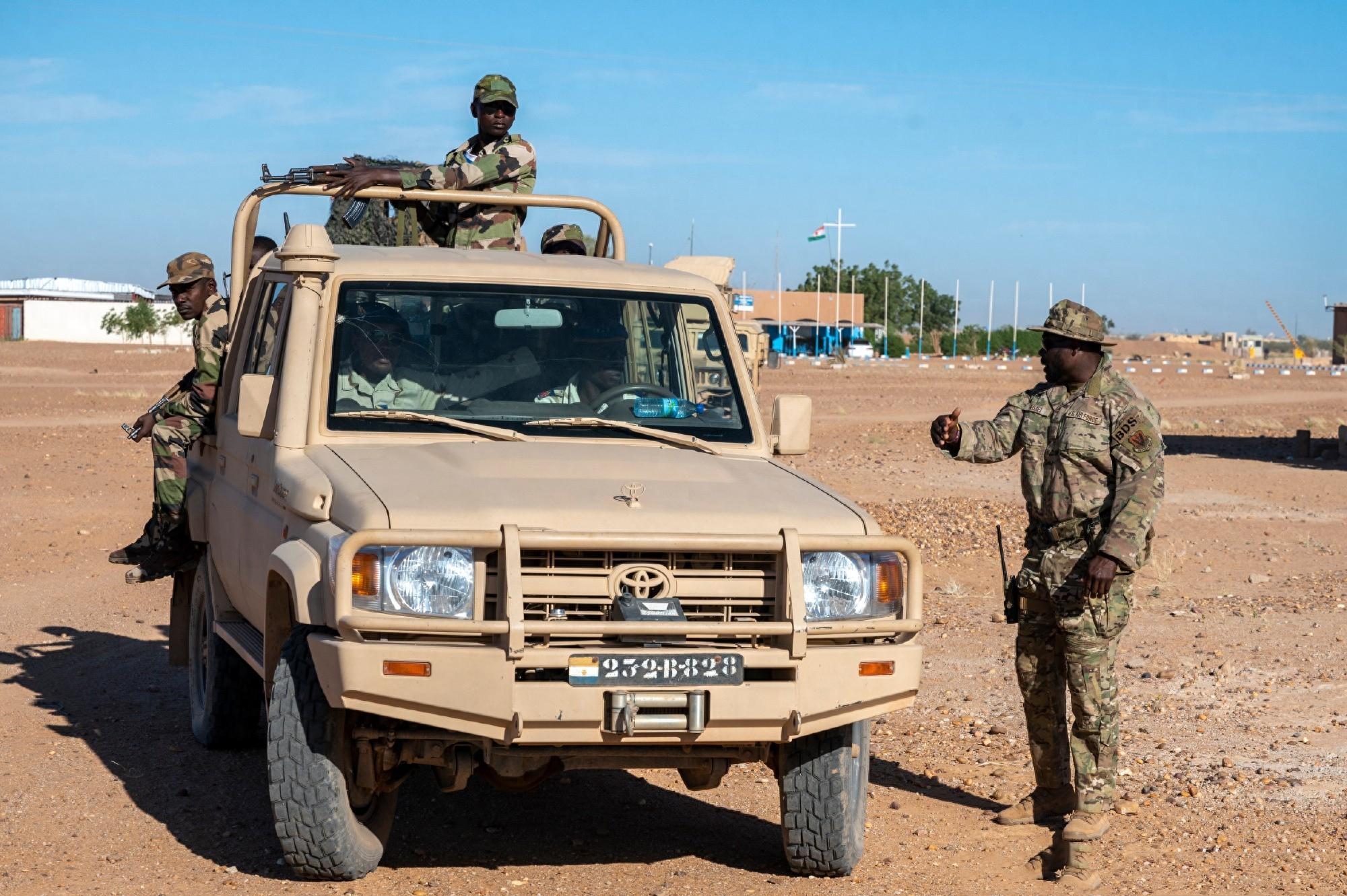 武直-19发射导弹,空中力量的锐利之剑,武直-19导弹发射,空中力量的锋芒之剑