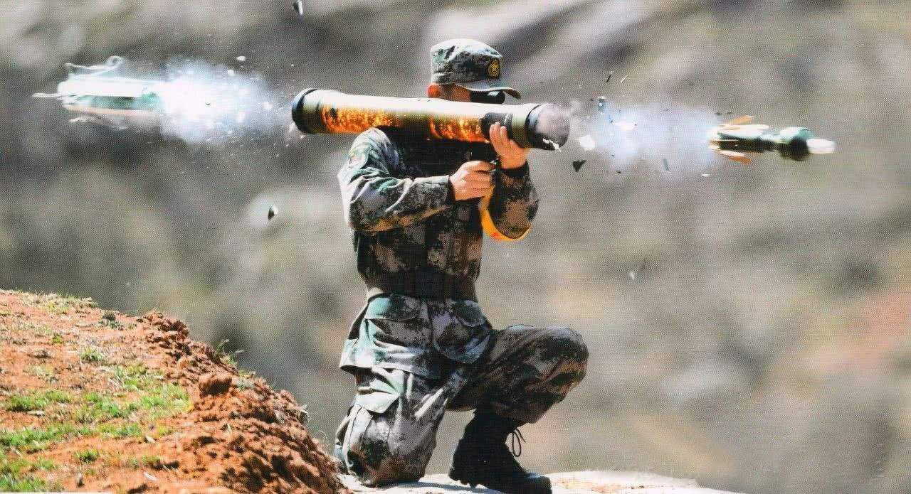 武直-19发射导弹,空中力量的锐利之剑,武直-19导弹发射,空中力量的锋芒之剑