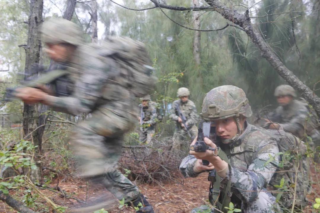 解放军新式单兵装备,科技力量重塑战斗力,解放军新式单兵装备,科技重塑战斗力