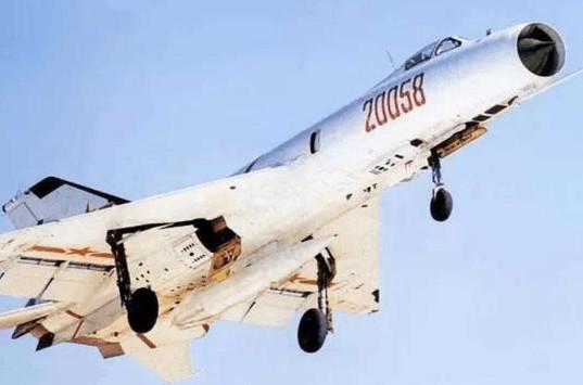 歼-8战斗机服役时间及其历史影响,歼-8战斗机服役历程及其历史影响探究