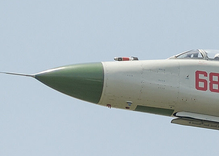 歼-8战斗机服役时间及其历史影响,歼-8战斗机服役历程及其历史影响探究