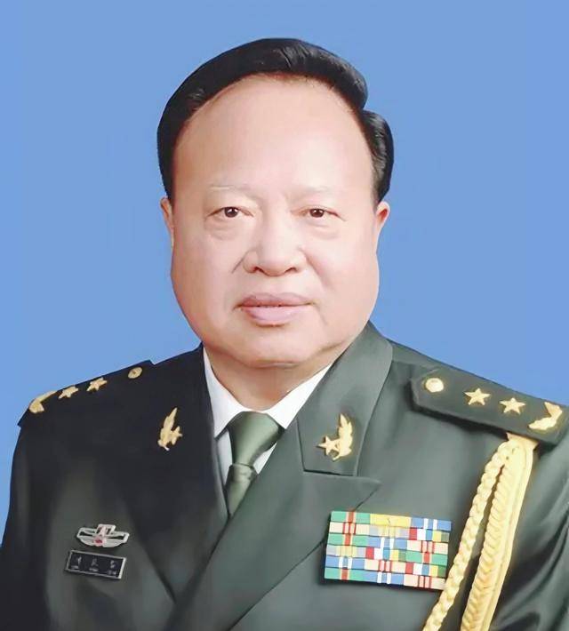 上将与中将的级别对比，哪个级别更高？，上将与中将级别对比，哪个级别更高？