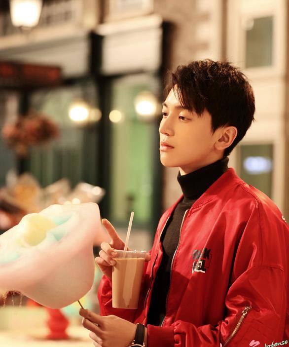 肖远桥，一位引领时代的杰出人物，肖远桥，时代引领者的杰出风采