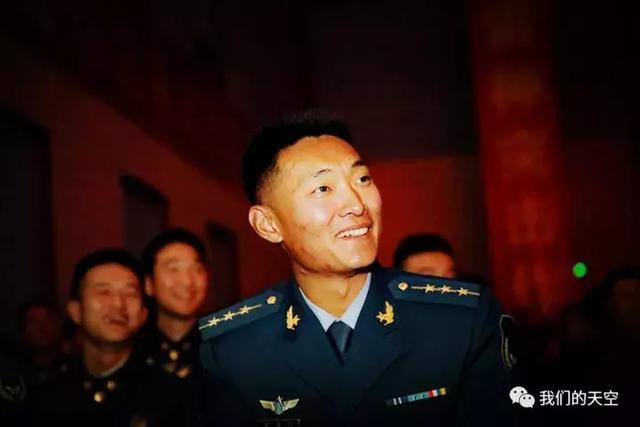 雷神突击队一队队长刘金沂，英勇无畏的领军人物，雷神突击队队长刘金沂，英勇无畏的领军风采