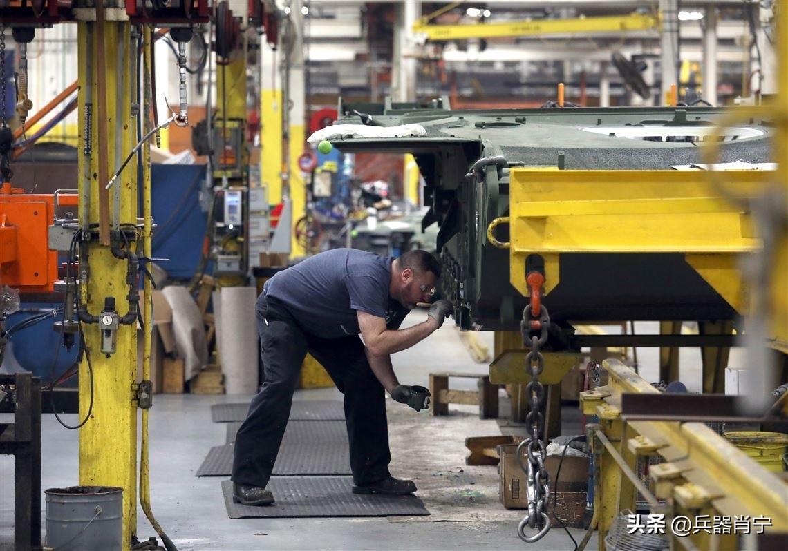 M1A2艾布拉姆斯SEP v3,现代战场上的钢铁巨兽,M1A2艾布拉姆斯SEP v3,现代战场上的重型钢铁巨兽