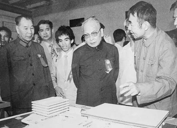 海军司令员叶飞上将,英勇无畏,铸就海军荣耀,海军司令员叶飞上将,铸就英勇海军荣耀的传奇人物